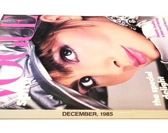 December 1985 Vogue US Magazine Holiday Issue Alexa Singer Cover