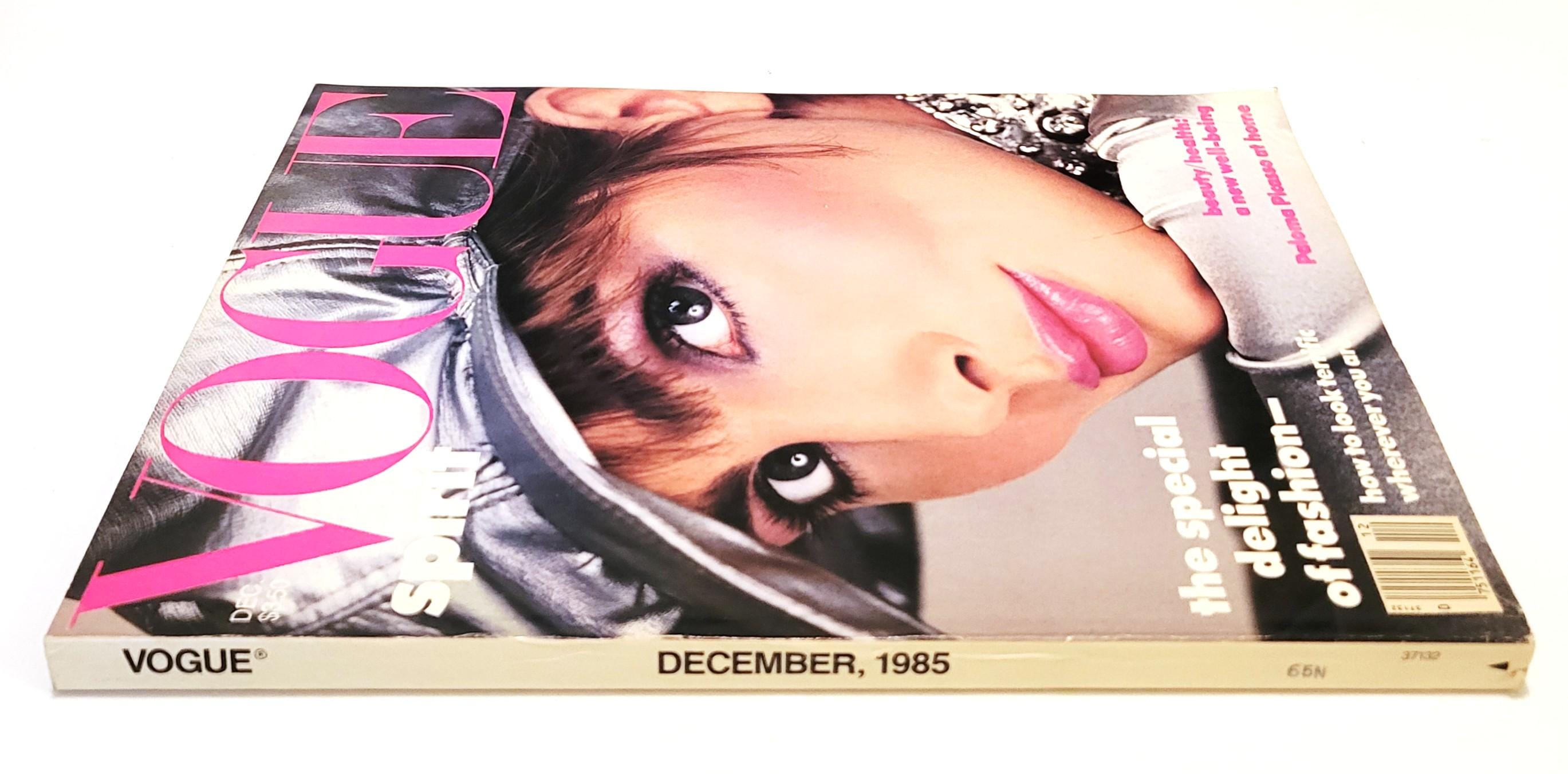 December 1985 Vogue US Magazine Holiday Issue Alexa Singer Cover