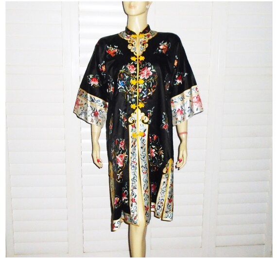 Vintage Black Silk Robe Loungewear Embroidered Ori