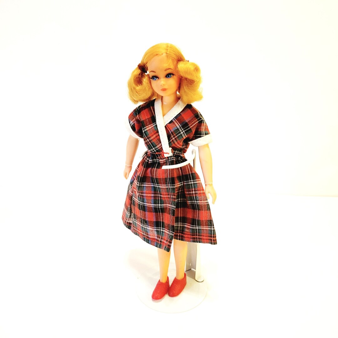 Vintage 1969 - Dramatic New Living Skipper - #1117 Mattel - A/O With Stand--Plus