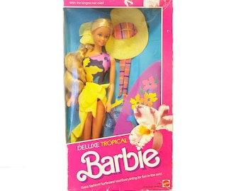 Barbie Poupée Plage Cheveux brun foncé, maillot violet tropical | Mattel