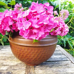 Jardinera martillada de cobre vintage francesa. Tapa de olla de cobre. Producción de cobre Villedieu Francia