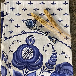 Russian UNUSED 100% Cotton Linen Rectangular Doily/Towel/Throw/Blue and White Floral Gzhel/28”x16”