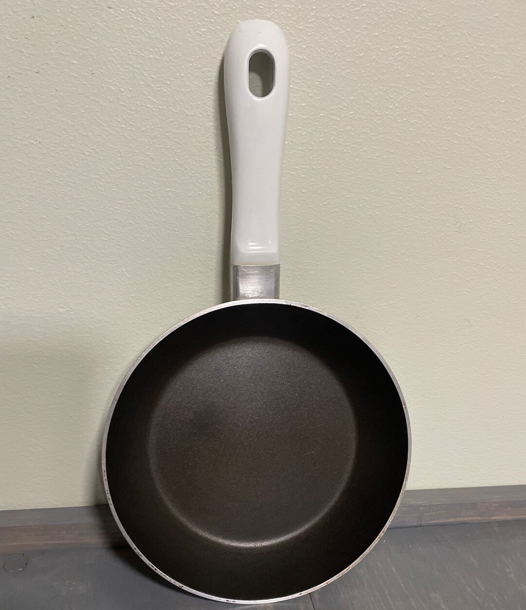 Vintage TFAL Ultrabase Nonstick Pan/white Enamel Small Frying Pan/egg