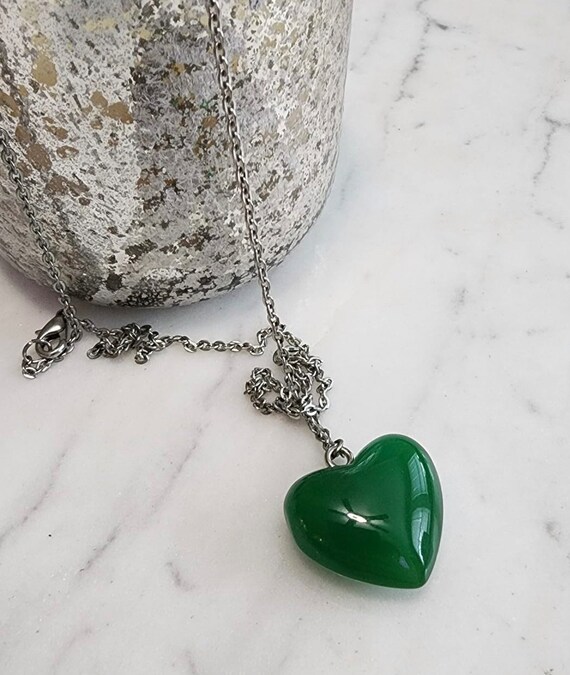 Vintage Green Heart Necklace/Jade Glass Pendant Ne