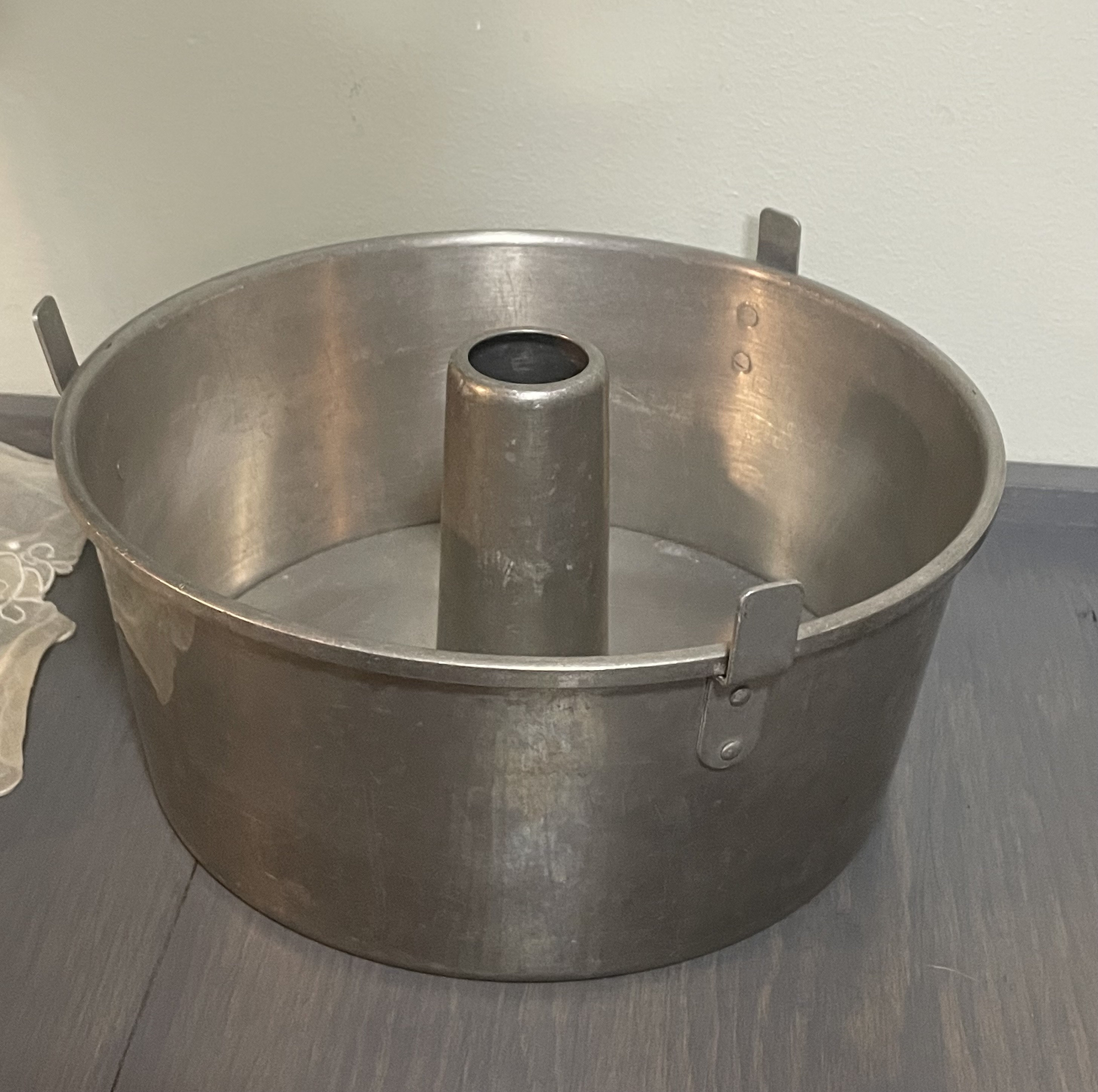 Mirro aluminum cheap cake pan