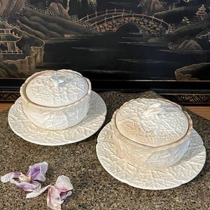 Vintage Cabbage Leaf Pottery Casserole Dishes with Bee Knobs - Japan, 1960s (Set of 2