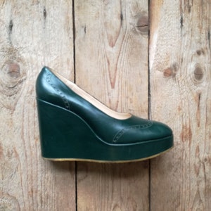 Cuñas de plataforma vintage de deadstock 1970 cuero verde 70s sin desambrar
