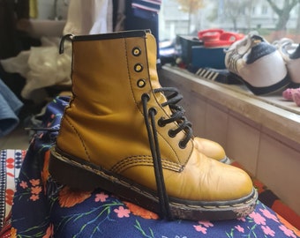 Dr Martens vintage 80s made in England distressed yellow