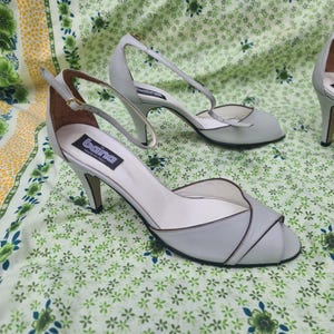 High heels peep toe 1980 deadstock pumps  size 40 or 41 on shoe made in Italy vintage unworn Bana