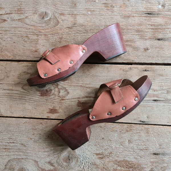 Sabots vintage 1970, bout ouvert, talons en bois, cuir