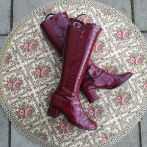 Schoenen damesschoenen Laarzen Vintage sz 7.5 Gorgeous RED GOGO BOOTS Christmas Santa Baby Boots Faux Red Suede 