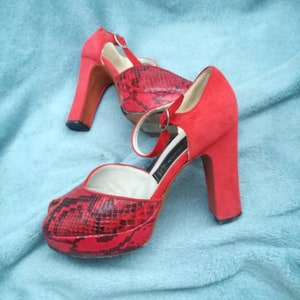 Sandalias vintage plataforma tacón bloque cuero estampado serpiente 90s 80s