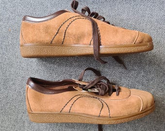 Deadstock vintage Clarive Buggy 1970s 1980s. Suede, rubber soles all flexible. Size on shoe eu 42    made in France