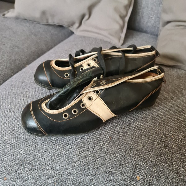 Vintage soccer shoes deadstock