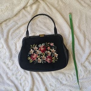 Vintage handbag embroidered 1950 leather handle