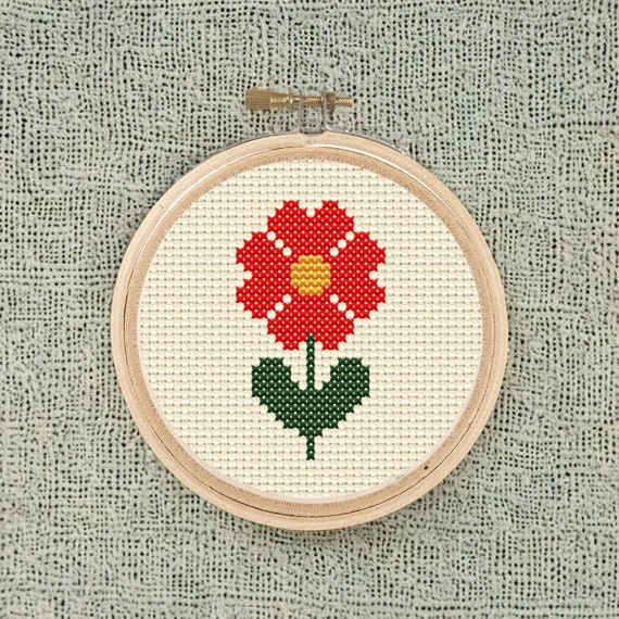 Corsia a fiori al punto croce/uncinetto | Croci e Delizie