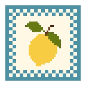 Puede incluir: Ilustraci&oacute;n pixelada de un lim&oacute;n amarillo con hojas verdes y un tallo marr&oacute;n. El lim&oacute;n est&aacute; centrado sobre un fondo crema, enmarcado por un borde azul con un patr&oacute;n de cuadros.