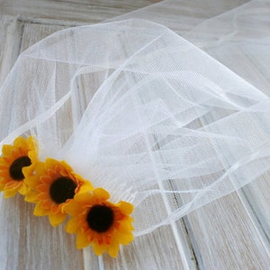 Bachelorette Party Veil,Sunflower Veil, Bridal Party Veil,Bride to be Veil image 4