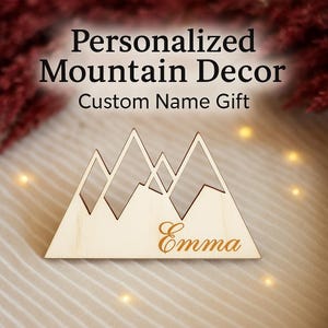 Etiquetas de madera rústicas para nombres de bodas en la montaña - Tarjetas de lugar personalizadas - Recuerdos de decoración de mesa de destino