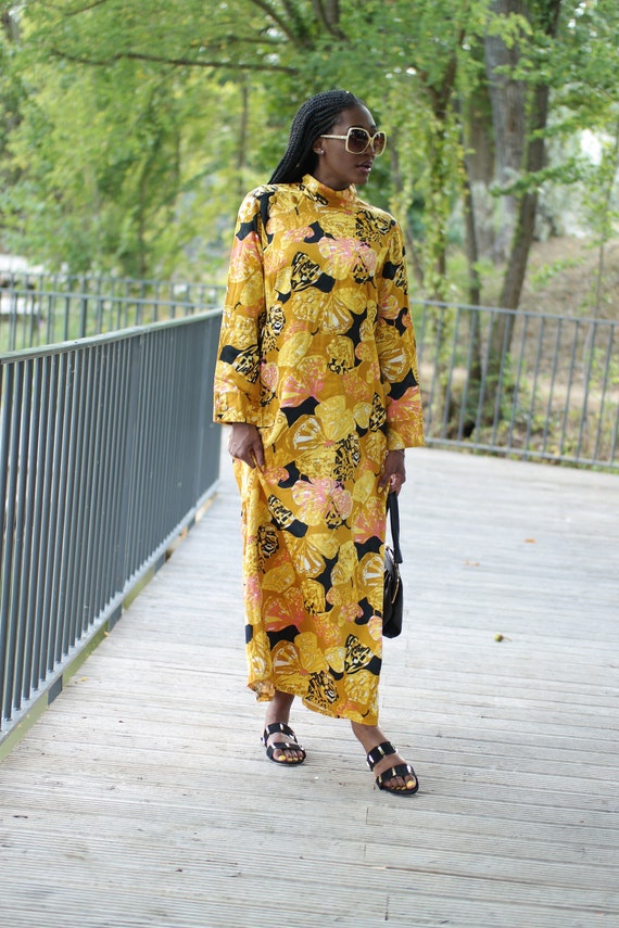 Long vintage dress from the 60s psychedelic print