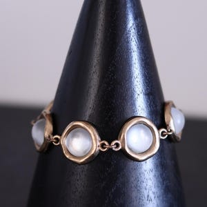 Bracelet Vintage Biche De Béré - 6 Rangs Perles Blanches Et Métal Argenté - Années 90 - Occasion