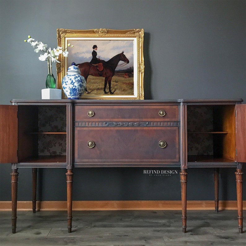 SOLD, 1930's Victorian Buffet, Gray Modern Sideboard, Traditional Dining Room Storage, Solid Wood Cabinet, Chalk Painted, Credenza afbeelding 3