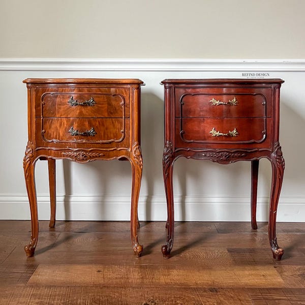 Par de mesitas de noche francesas personalizables – Nogal tallado – Acabado lacado teñido