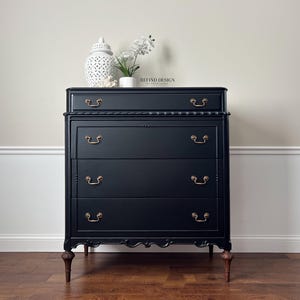 green emerald velvet dress Amazon.com: MAISONARIA 5 Drawer Dresser for Bedroom, Tall Dresser Chest of  Drawers with Gold Handles, 32 Inch Wide Nightstand with for Bedroom, Living  Rooms, Offices, and Entryways, Black : Home & Kitchen main image 0