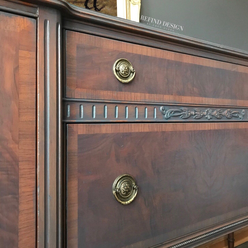 SOLD, 1930's Victorian Buffet, Gray Modern Sideboard, Traditional Dining Room Storage, Solid Wood Cabinet, Chalk Painted, Credenza afbeelding 4