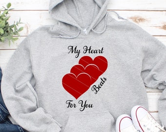 Pareja de enamorados con corazones latiendo SVG DXF PNG: Archivo Cricut del Día de San Valentín