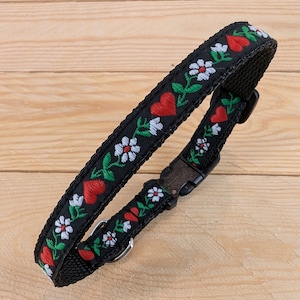 Hearts and Flowers Small Dog/Puppy Collar