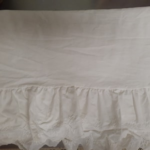 Vintage Ralph Lauren Bromley Queen Flat Ruffled Sheet-100% Algodón-Blanco-¡Qué bonito!