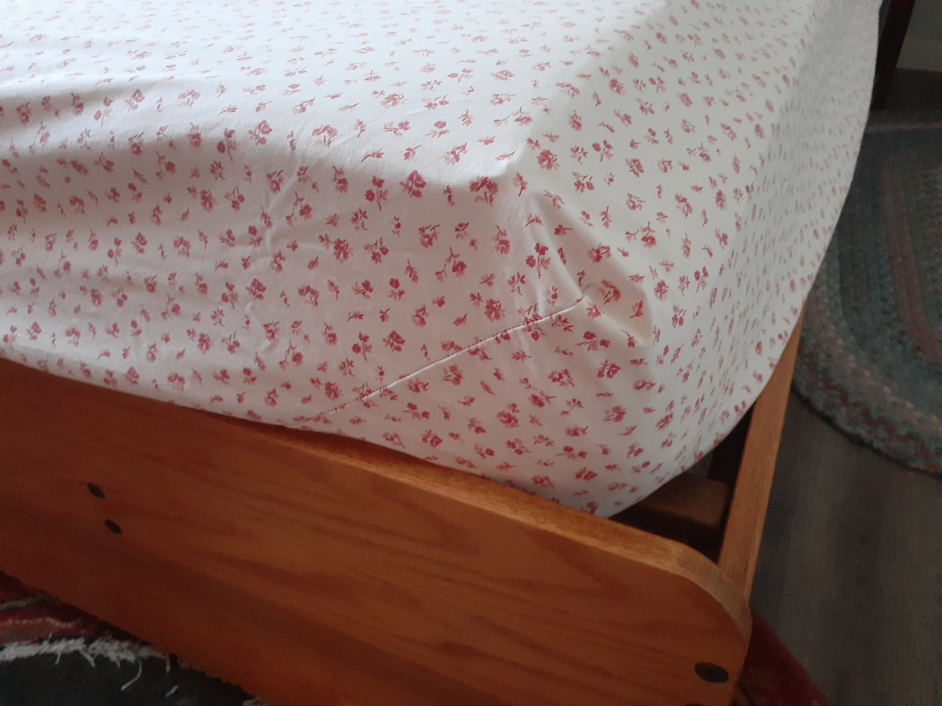 Ralph Lauren Home Colchester Queen Deep Fitted Sheet Red on White in