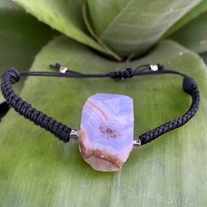 Blauer Spitzen Achat Heilstein Armband, Blauer Spitzen Achat und Makramee Edelstein, Chakra Heilstein Armband
