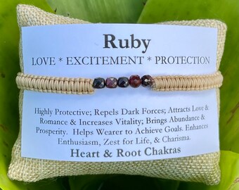 Pulseira de surfe Ruby & Bege, pulseira de macramê com pedras preciosas curativas para amor, excitação e proteção