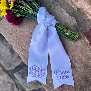 Personalized Monogram Ribbon for Bouquet, Embroidered Wedding Flower Ribbon, Prom Bouquet Ribbon, Custom Name Sash, Bridal Bouquet Wrap