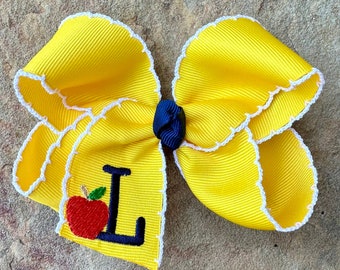 Tú eliges los colores... Lazo para el cabello de punto de luna con monograma de regreso a clases, mediano o grande... Lazos boutique festoneados de manzana personalizados con inicial