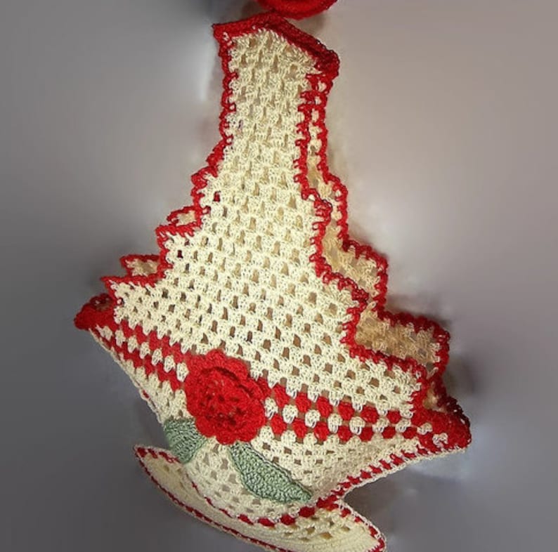 8 12x11 FREE SHIPPING Vintage Style Textured Red Rose Motif on Cream Color Open Basket Design Potholder