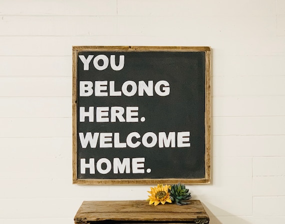 You Belong Here Sign, Family Room Wall Decor, Modern Farmhouse Decor Welcome  Home Entryway Wood Sign, Housewarming Gift, Wedding Gift -  Italia