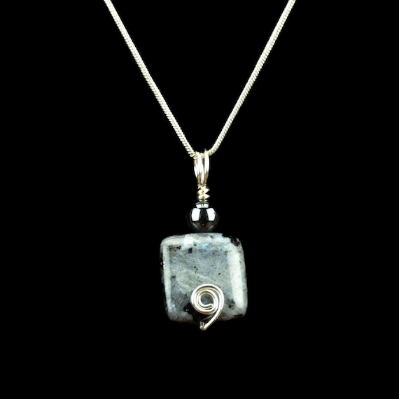 Labradorite Pendant with Argentium Silver Swirl and Bail