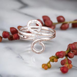 Hammered Aluminum Ring: Abstract Infinity Design