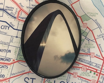 St Louis Keychain – Metal Alloy Keyring With Epoxy Dome, 2.75 Inch Souvenir Or Gift
