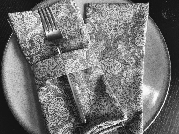 100% Cotton Reusable Washable Cloth Dinner Napkins - Beautiful Fabric in White and Grey Print (Sets of 4)