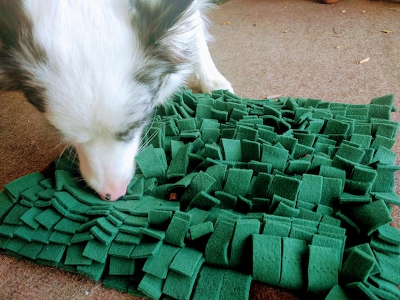 Dog Slow Feeding Mat / Dog Interactive Food & Treat Mat / Pet Engaging Play Mat / Pet Foraging Mat