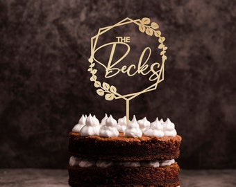 Adornos para tartas de boda / Corona de madera para Sr. y Sra. con hojas de eucalipto / Adorno para tarta con nombre personalizado / Decoración floral para bodas