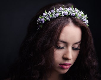 Bandeau de fleurs d’argent avec tulipes violettes ou sérénité / bandeau de cheveux floral violet / accessoire de cheveux de mariage bleu / coiffe de mariée