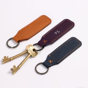 Porte-clés en cuir Porte-clés en cuir avec monogramme en relief Marron (un seul porte-clés)