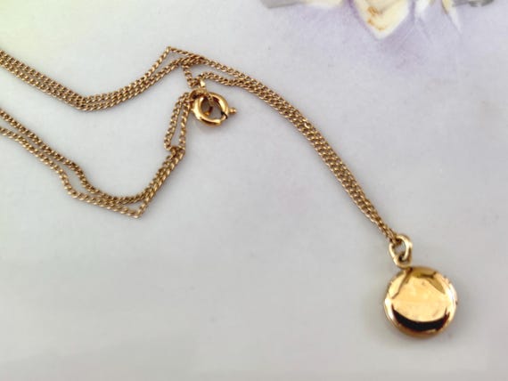 Small gold filled locket - image 4