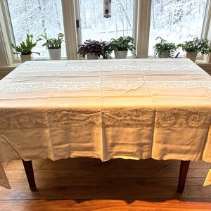 Yellow Damask tablecloth napkin set